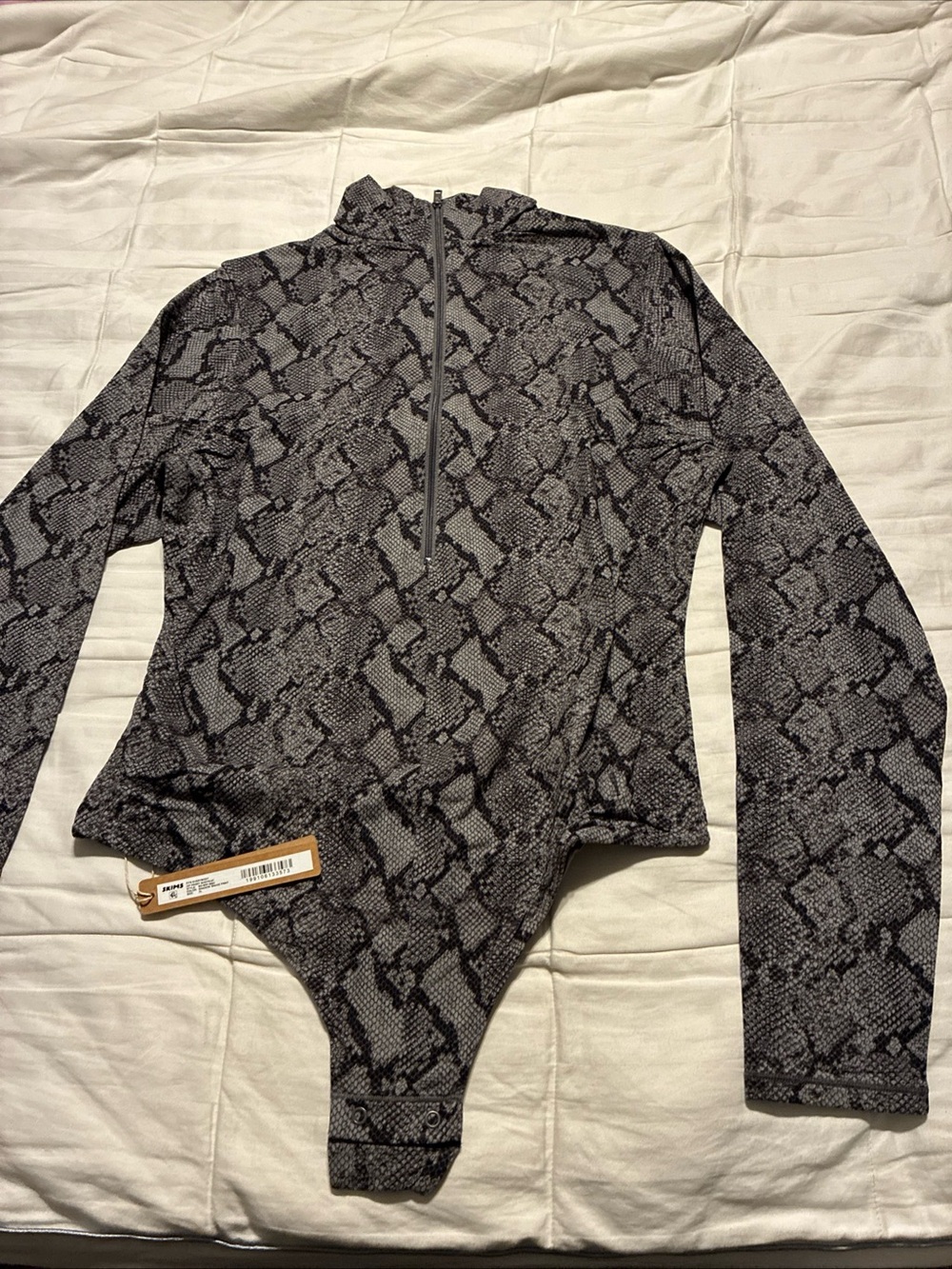 Skims ladies zip front snake print bodysuit size XL - Picture 1 of 5